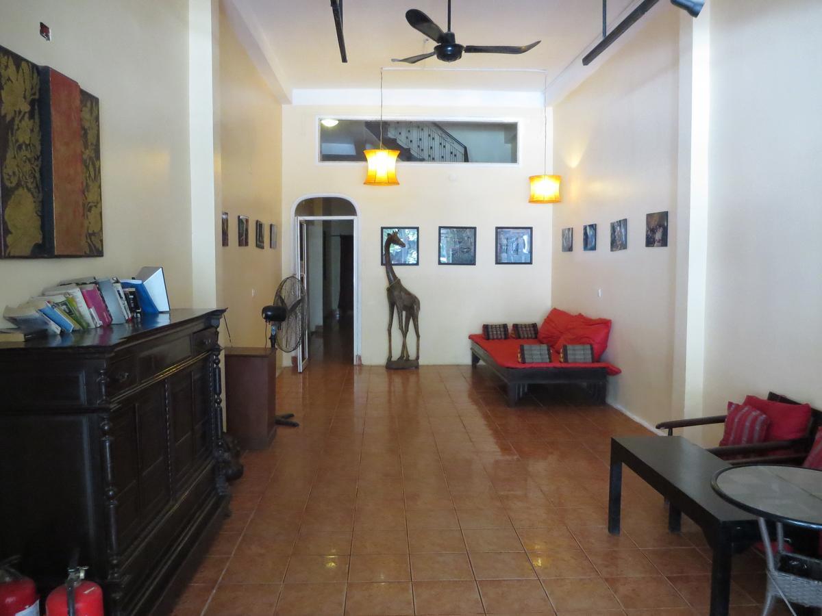 Goldie Guesthouse Phnom Penh Exterior photo