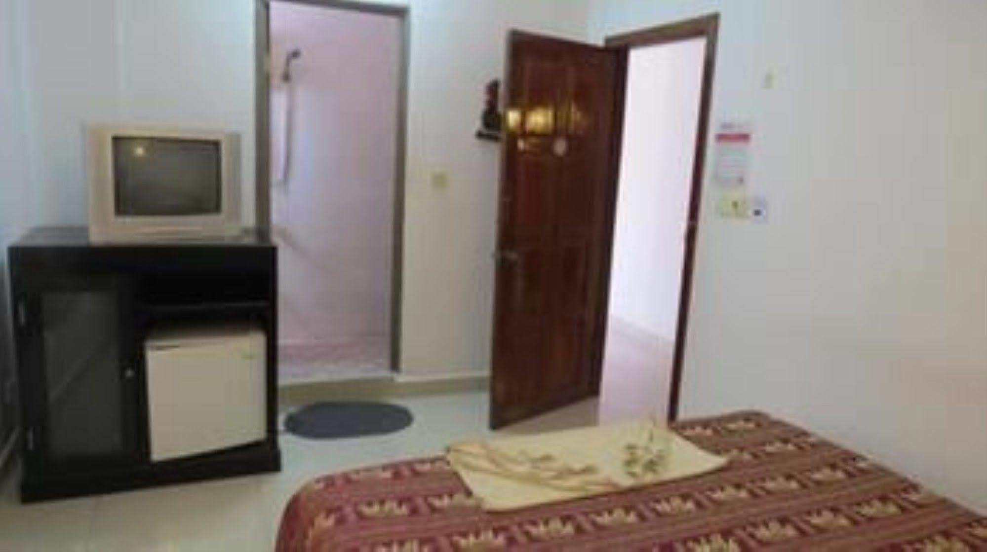 Goldie Guesthouse Phnom Penh Exterior photo